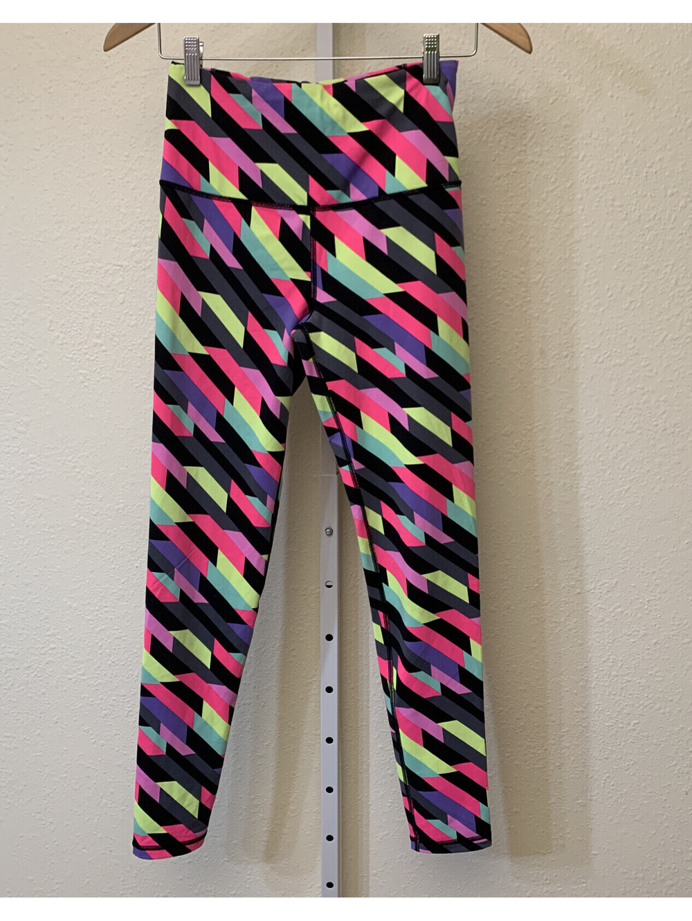 Victoria's Secret VSX Sport Knockout Leggings Size S Colorful Geometric Pattern